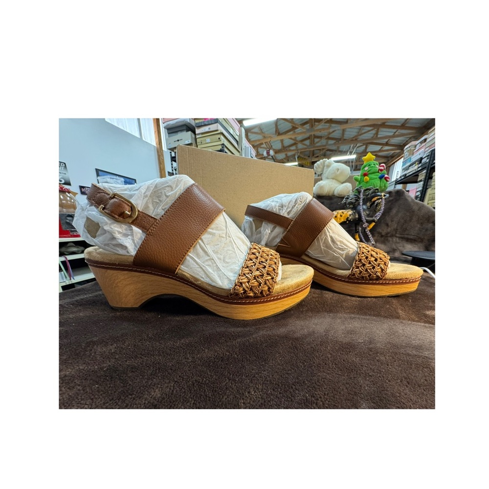 Clark’s Brown Woven Strap Wedge Sandals size 12